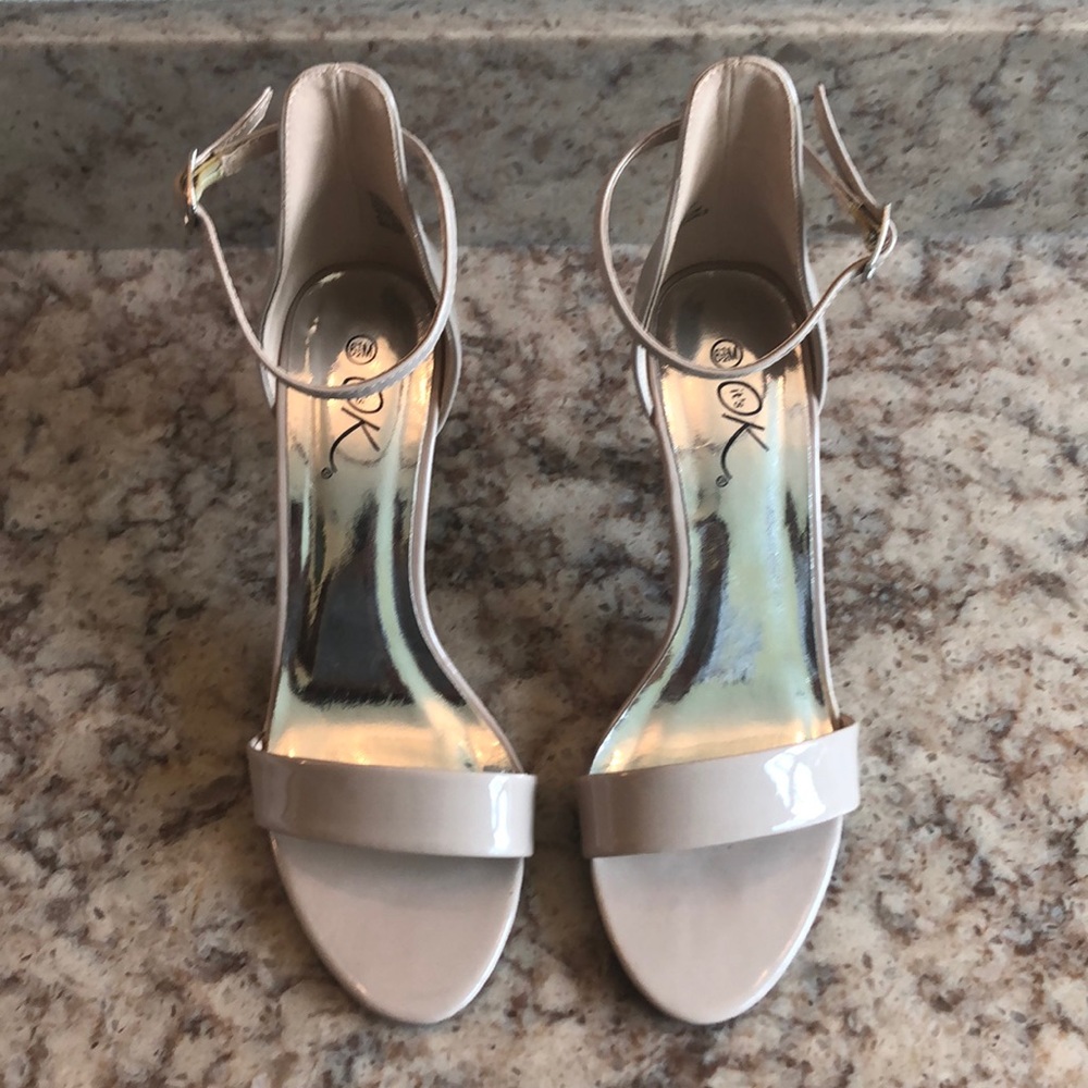 Nude patten leather sandal